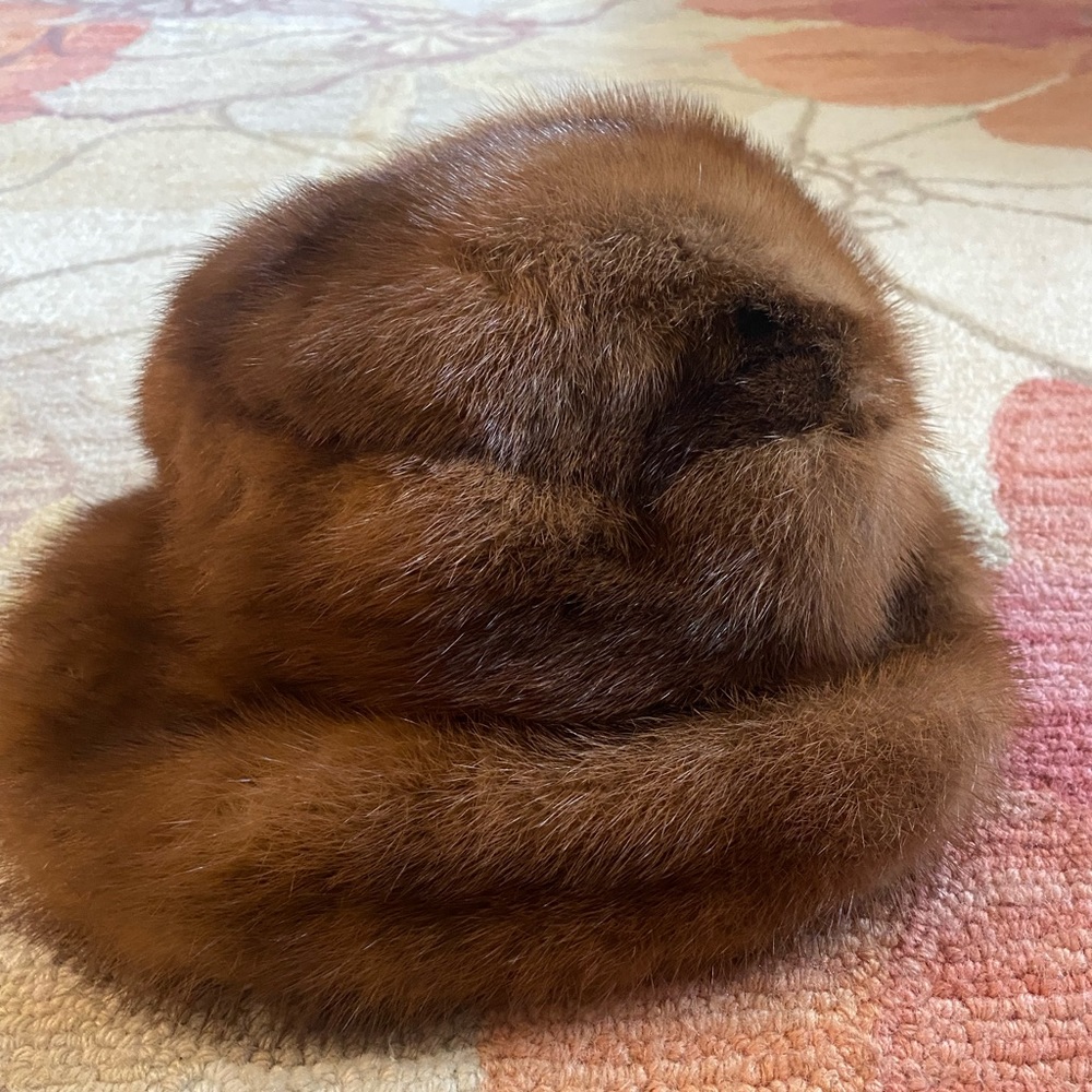 Fur hat no size tags